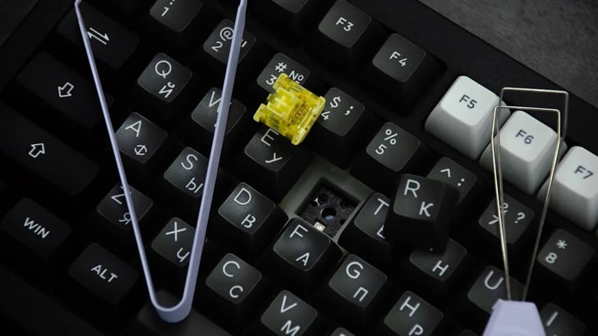 O Que é Hot-Swap em Teclado Mecânico (Vale a Pena?)