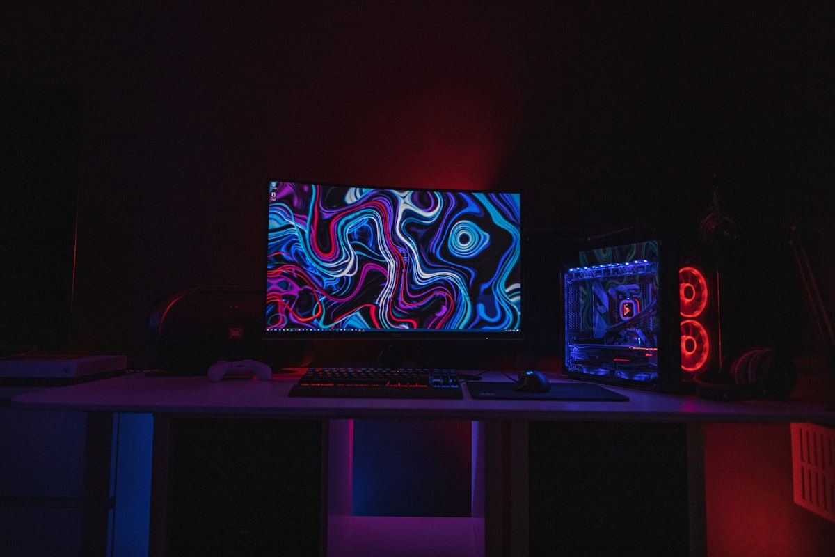 Monitor PC Gamer: Tela Plana para Melhor Desempenho Monitor de computador preto com tela plana exibindo a área de trabalho, ideal para gamers