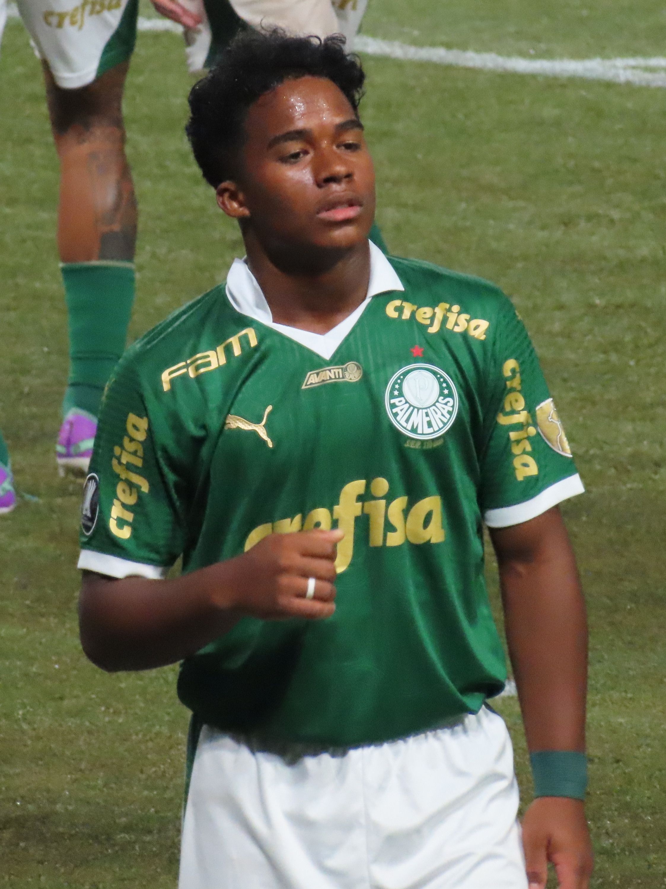 Jogos de campeonatos internacionais de futebol em destaque hoje