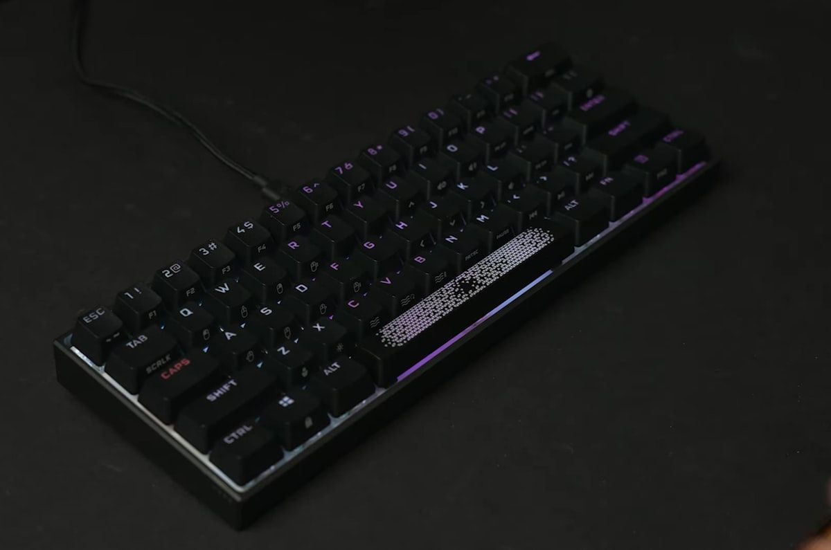 Teclado magnético gamer em 2026: detalhes e opções Teclado magnético gamer em destaque sobre uma mesa, ideal para jogos em 2026