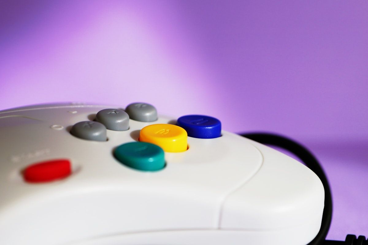 Controle branco ideal para emulador de PS2 no Android Controle de videogame branco para jogos em emulador de PS2 no Android