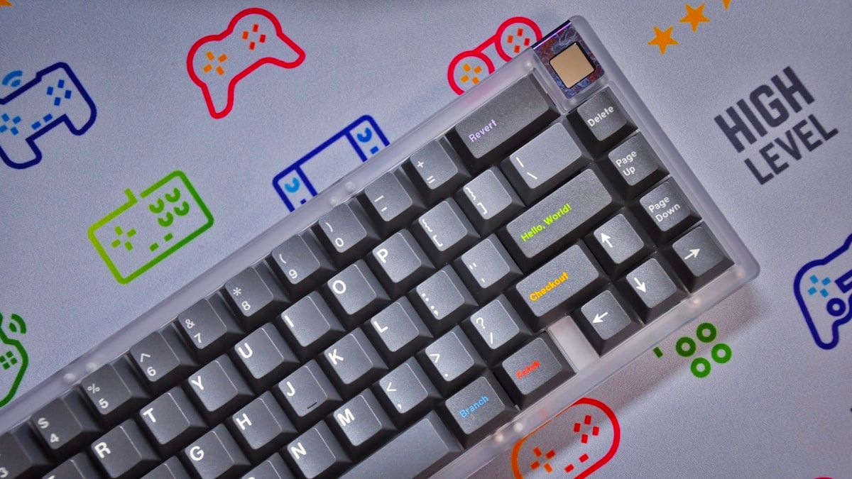 Teclado magnético gamer em preto e branco para 2026 Teclado gamer magnético em preto e branco com design moderno e teclas iluminadas