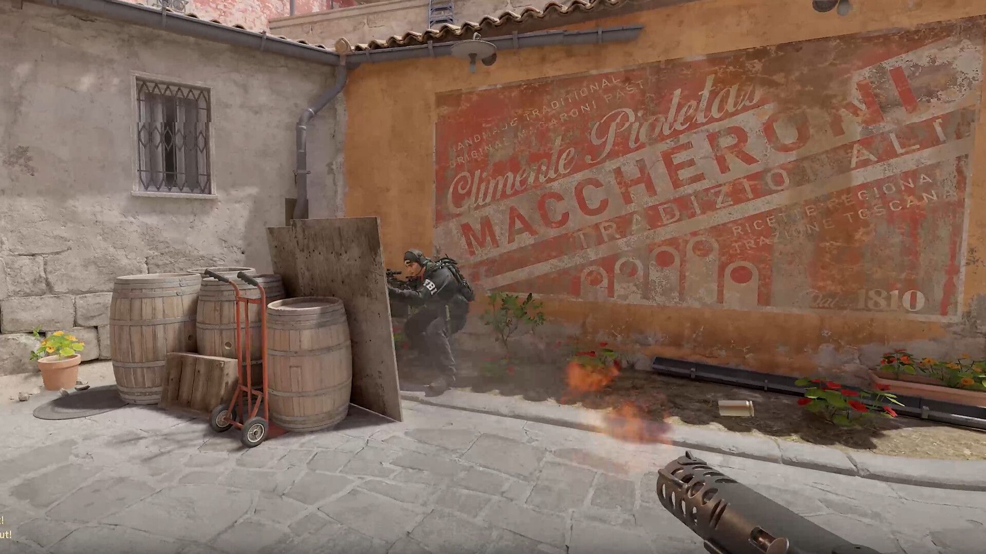 Gameplay do Counter-Strike 2 usado como referência visual para FOV e viewmodel