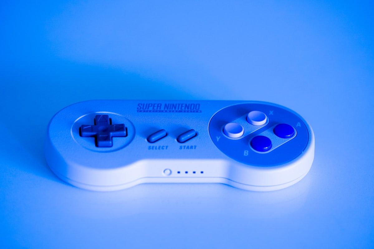 Controle azul PS4: jogo e emulação no Android Controle azul da Sony PS4, ideal para jogos e emuladores no Android