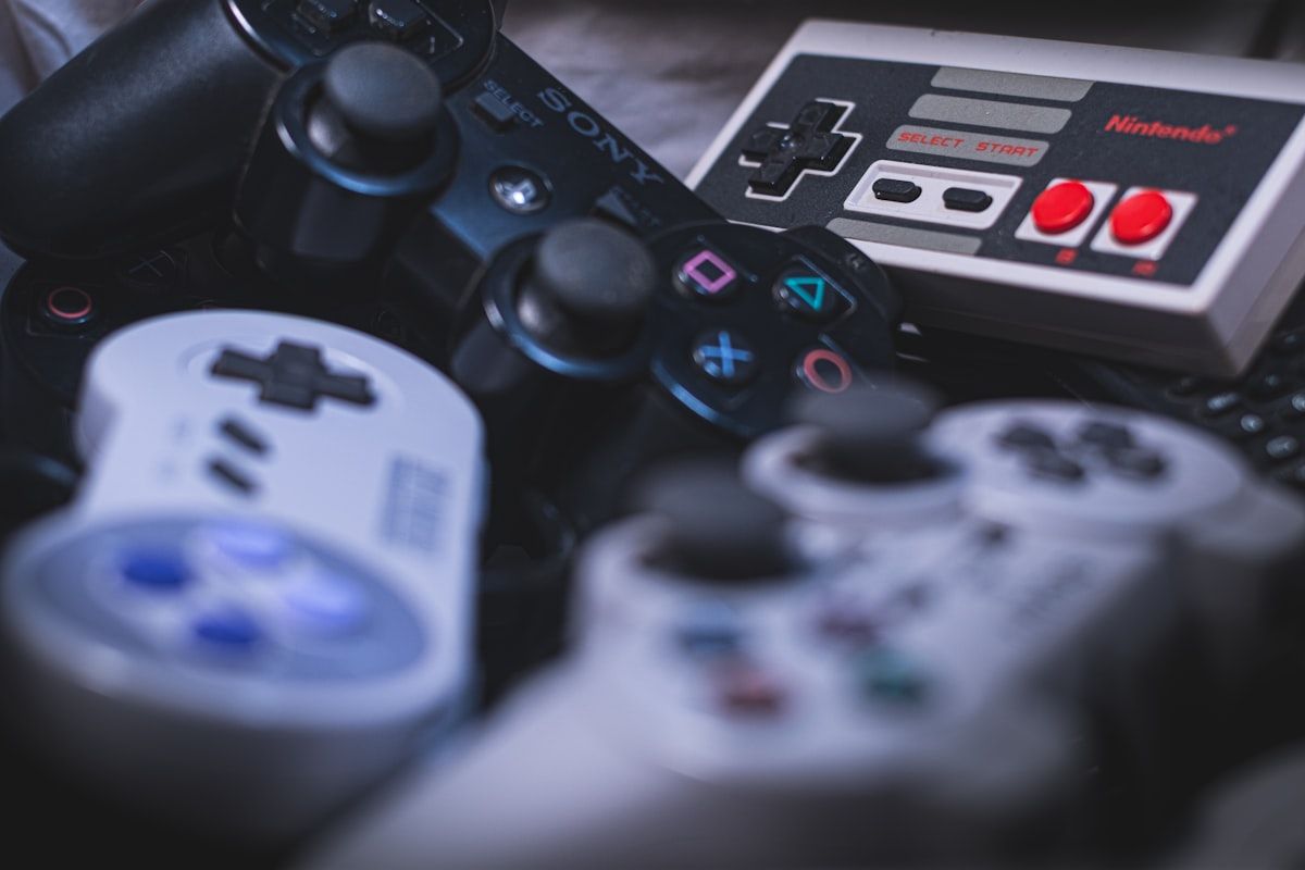 Controle branco Sony PS4 para jogar VALORANT Controle branco da Sony PS4, ideal para jogar VALORANT e melhorar seu desempenho