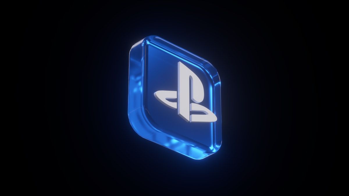 Logotipo brilhante da PlayStation em ambiente escuro Logotipo da PlayStation brilhando no escuro, representando a nostalgia dos jogos de PS2