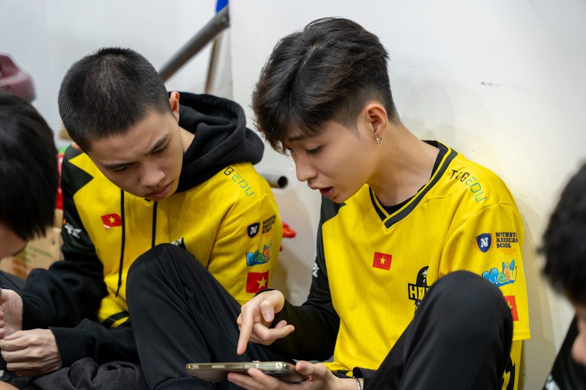 Ninjas in Pyjamas em ação na LPL 2026 Time Ninjas in Pyjamas competindo na LPL 2026, mostrando habilidades táticas e trabalho em equipe
