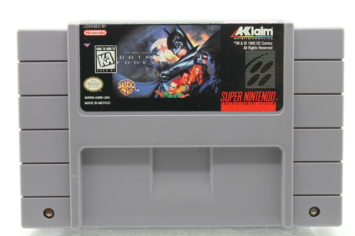 Interface gráfica de um site apresentando jogos clássicos de PS2, com imagens e informações dos títulos