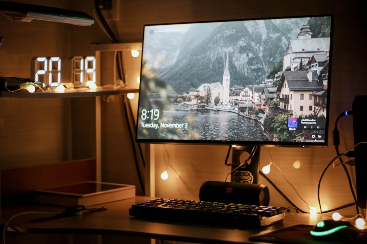 Monitor preto plano para PC Gamer com design moderno Monitor plano preto ideal para gamers, com design moderno e tela grande.