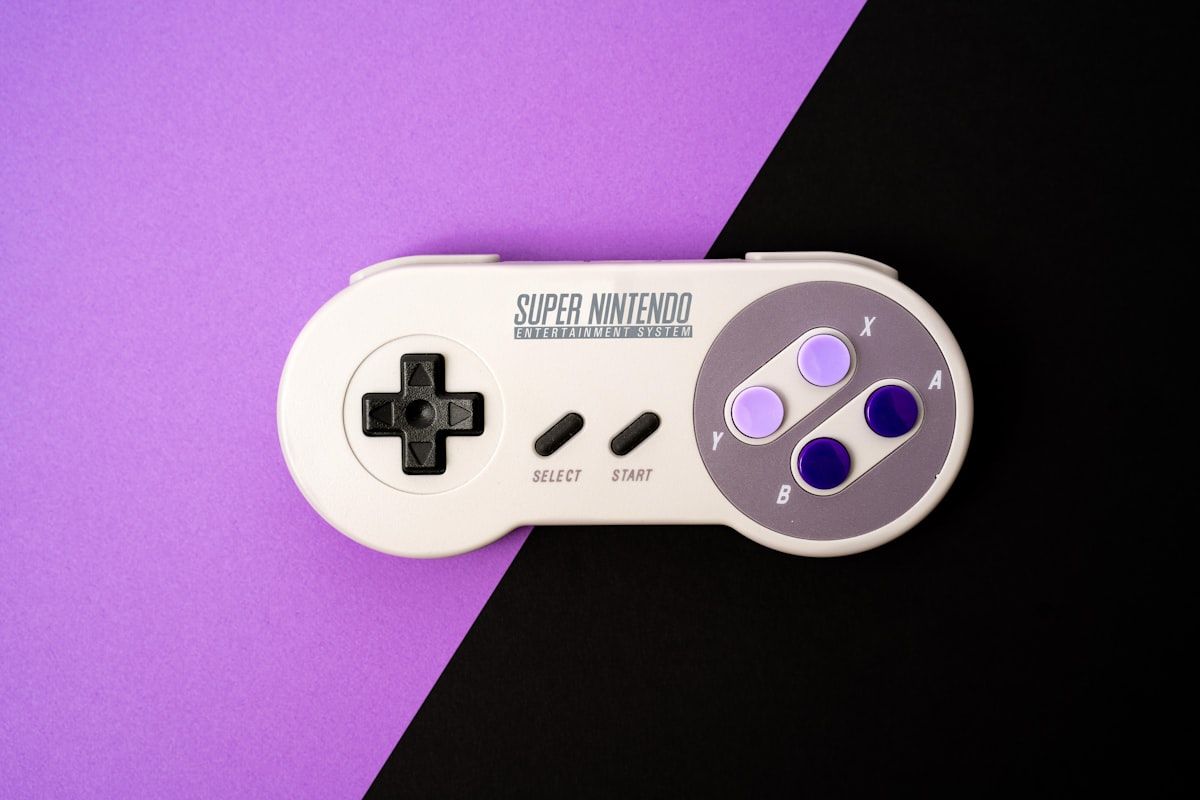 Controle de jogo em preto e branco para emuladores de PS2 Controle de videogame preto e branco para emulador de PS2 no Android